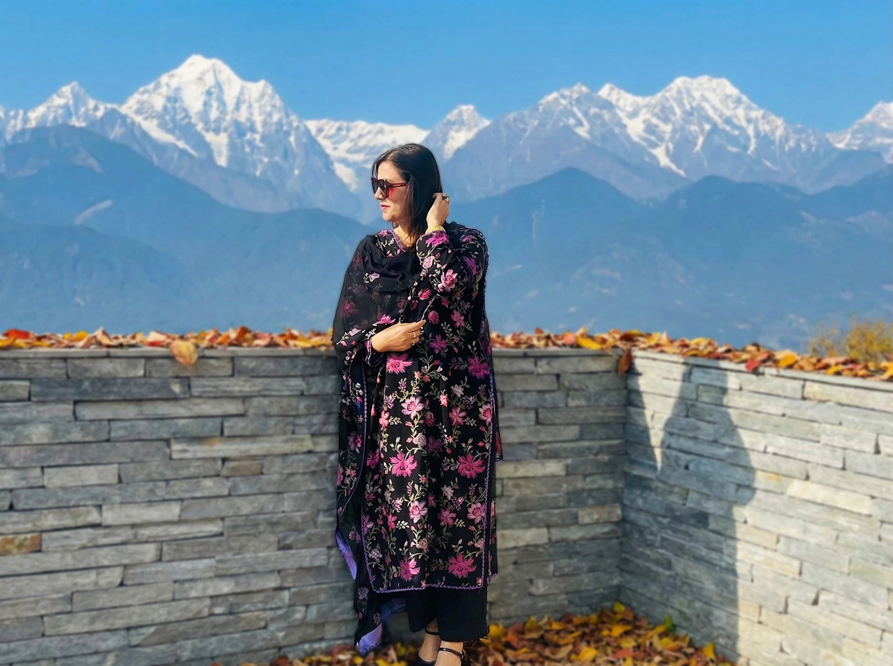 Royal Roses – Unstitched Karandi Embroidered 3 Piece with Chiffon Dupatta