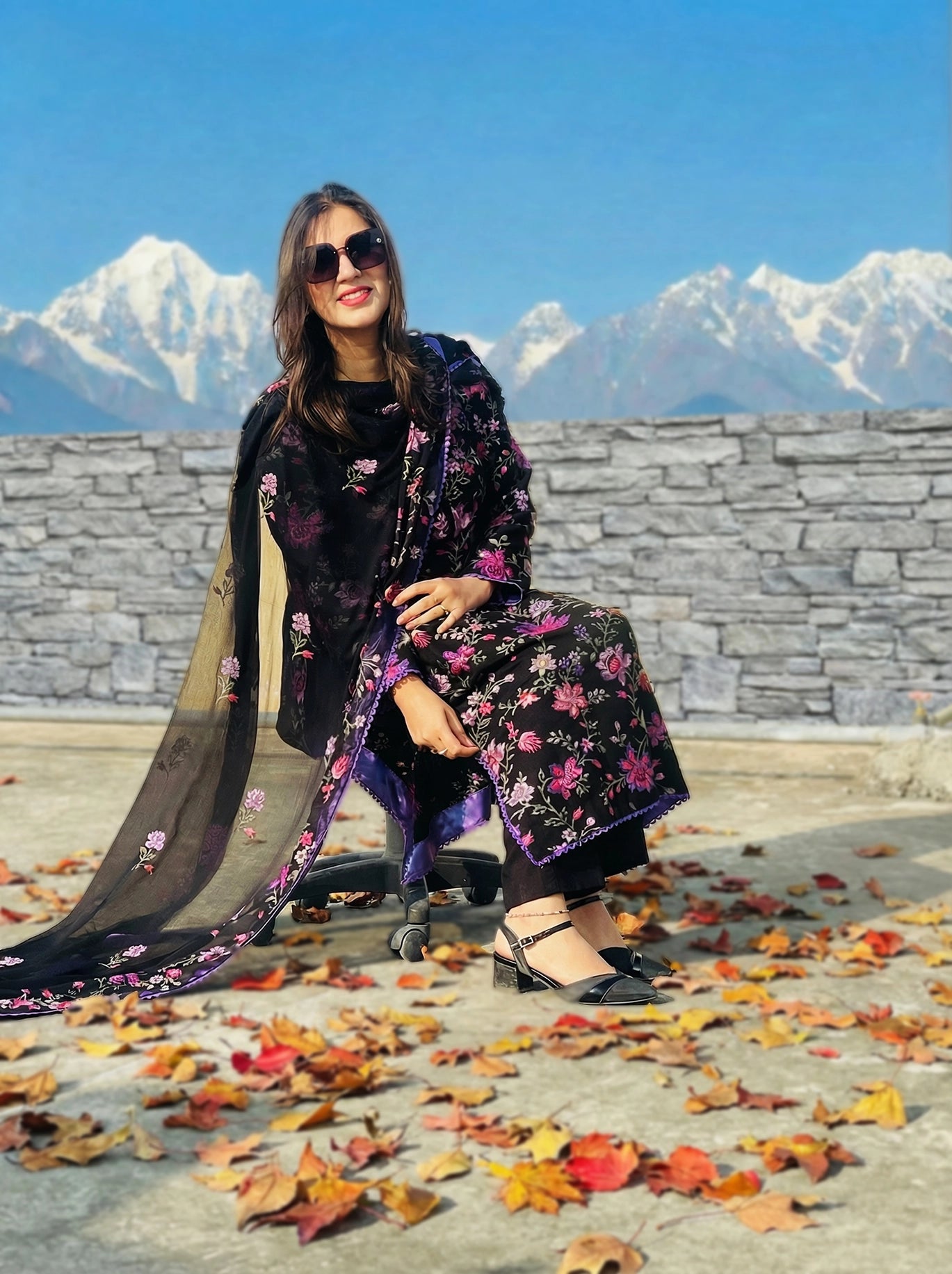 Royal Roses – Unstitched Karandi Embroidered 3 Piece with Chiffon Dupatta